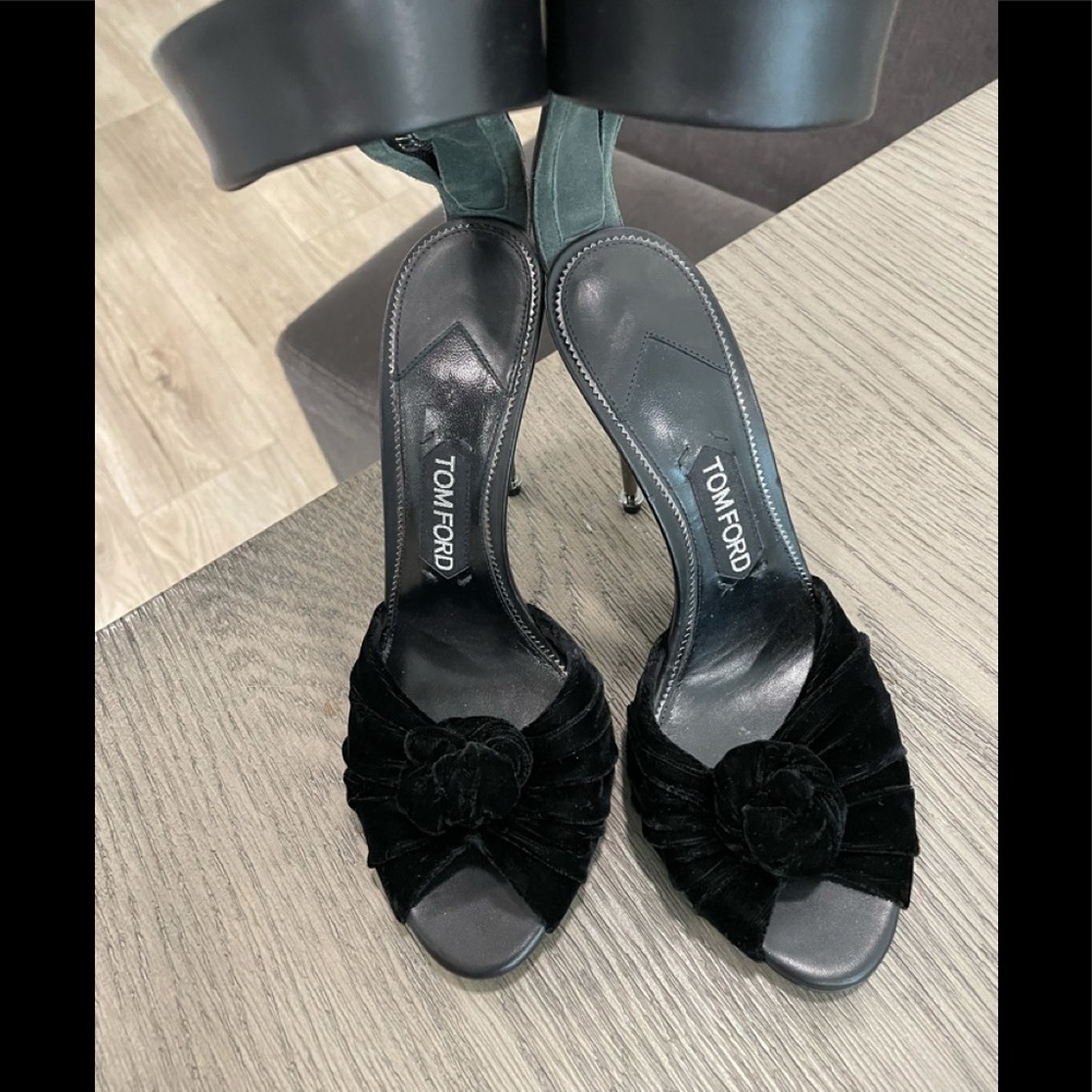 Tom Ford Black leather Velvet Bow ankle sandal Brand new . authentic , no box